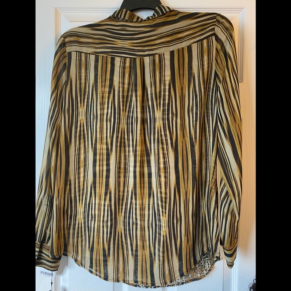 Ivanka Trump 2pc blouse and shell - Picture 9 of 9